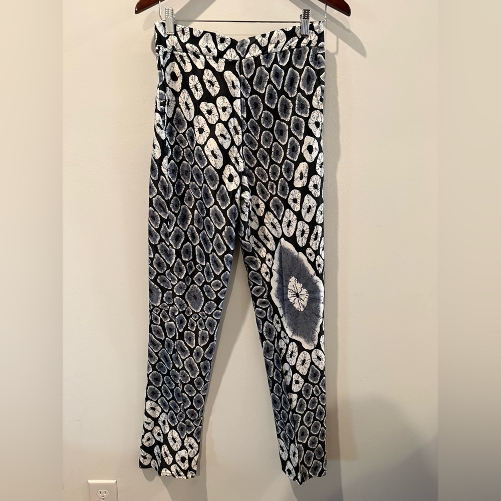 Chic Black and White Patterned Leggings Size 8